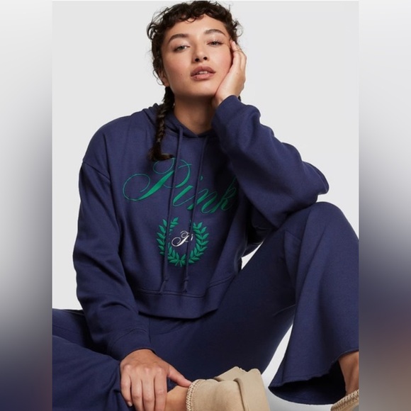 ❥𝒱𝒮 𝐏𝐈𝐍𝐊: Everyday Fleece Cropped Hoodie - Navy - Picture 4 of 9